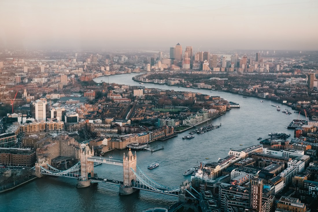 Londra ve Thames Nehri manzarası